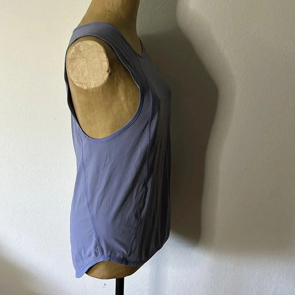 Lululemon Sculpt tank top size 4 Light blue color great pre owned condition. - Picture 4 of 8